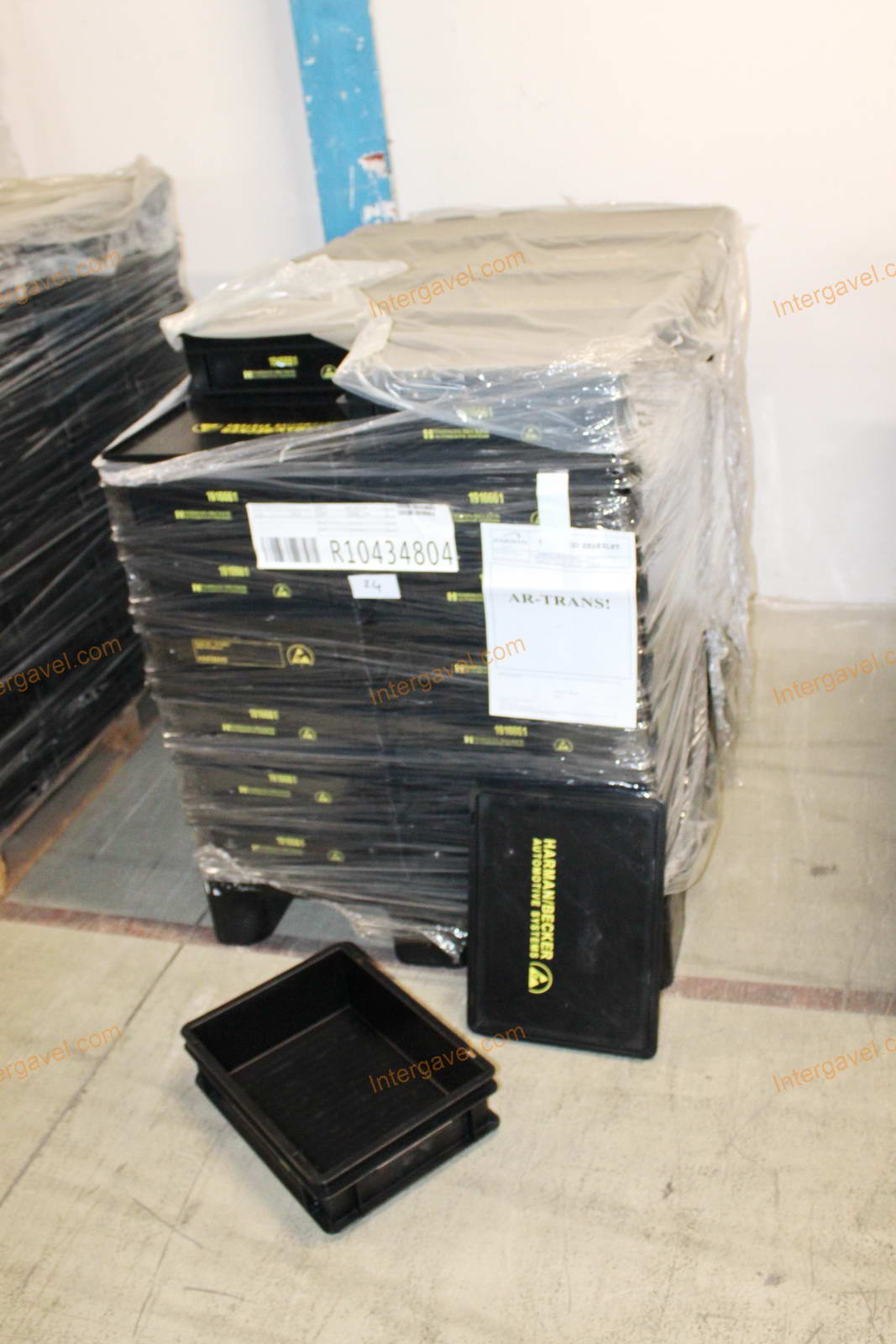 Műanyag láda - 400x300-117 2