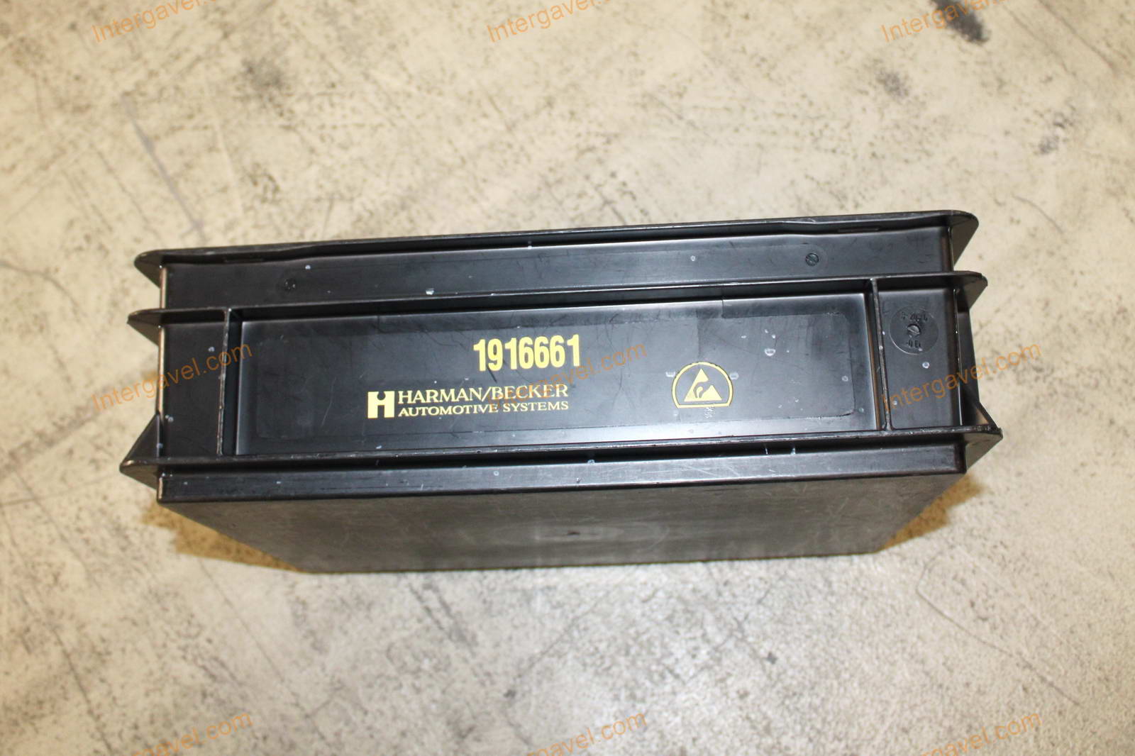 Műanyag láda - 400x300-117 7