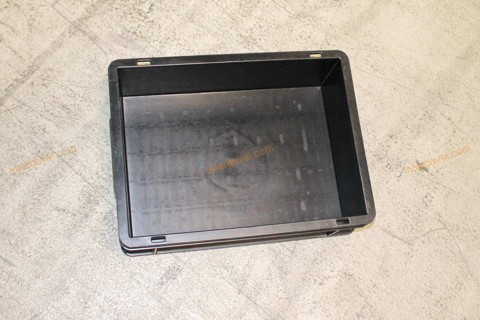 Műanyag láda - 400x300-117 3