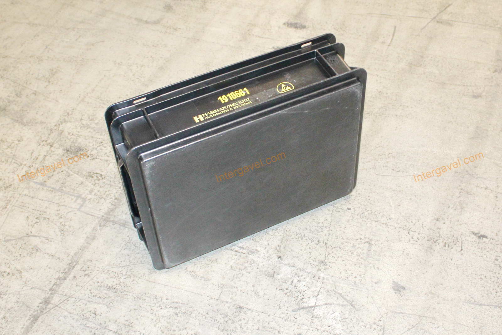 Műanyag láda - 400x300-117 4