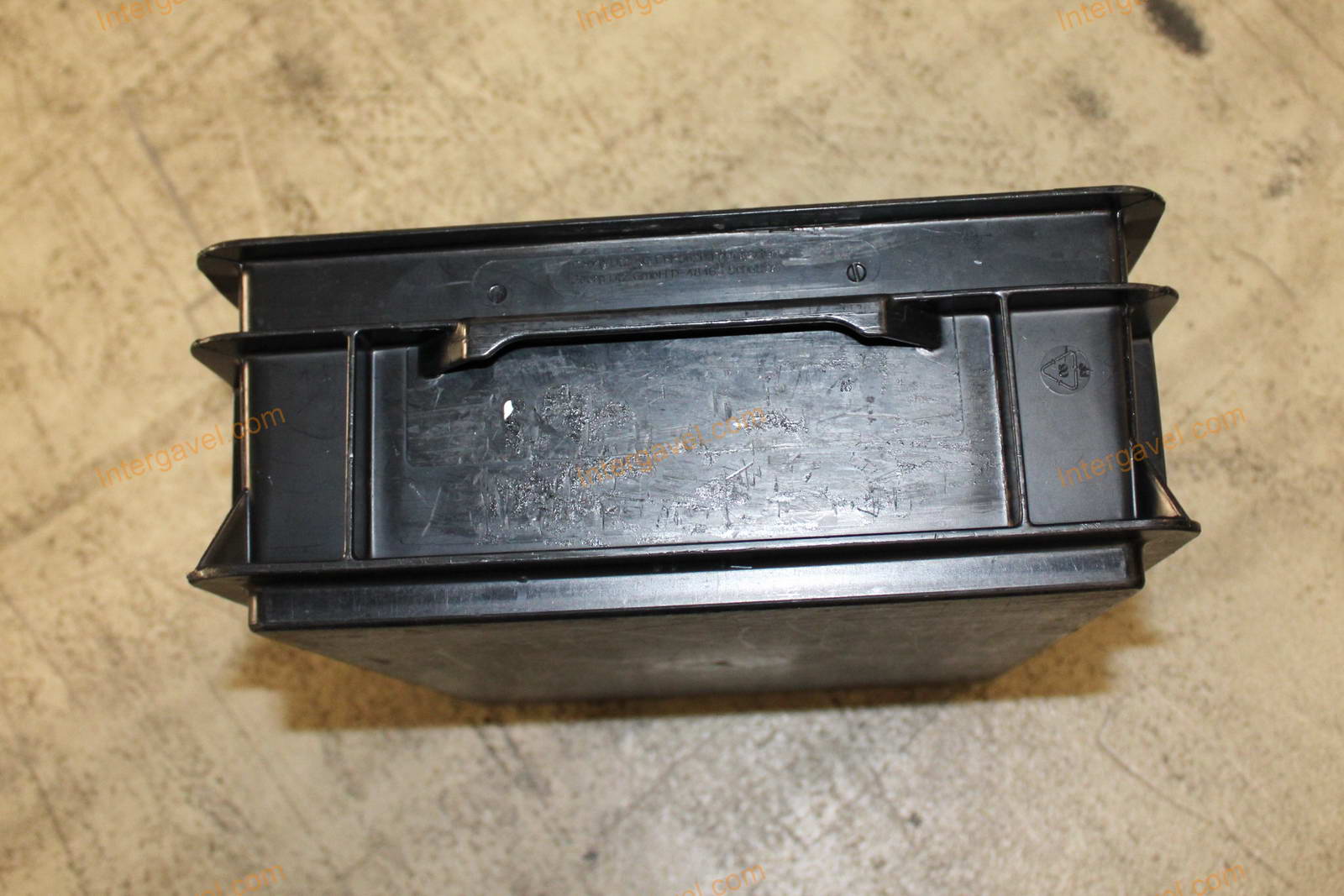 Műanyag láda - 400x300-117 8