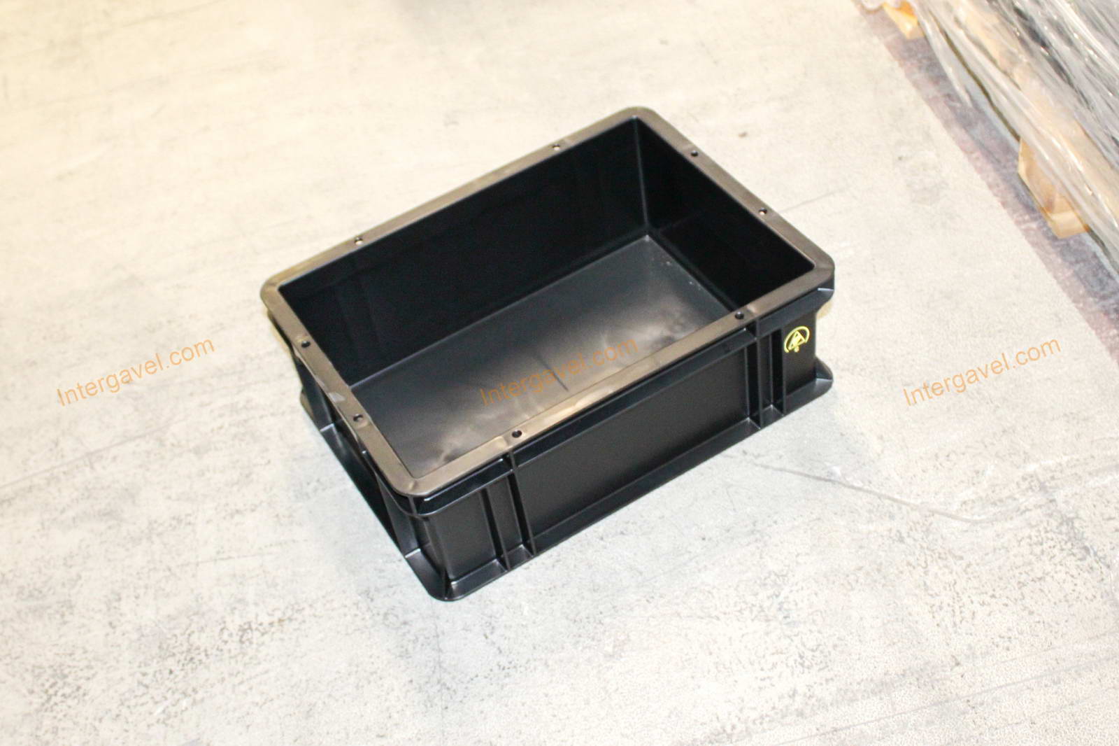 Műanyag láda - 400x300-145