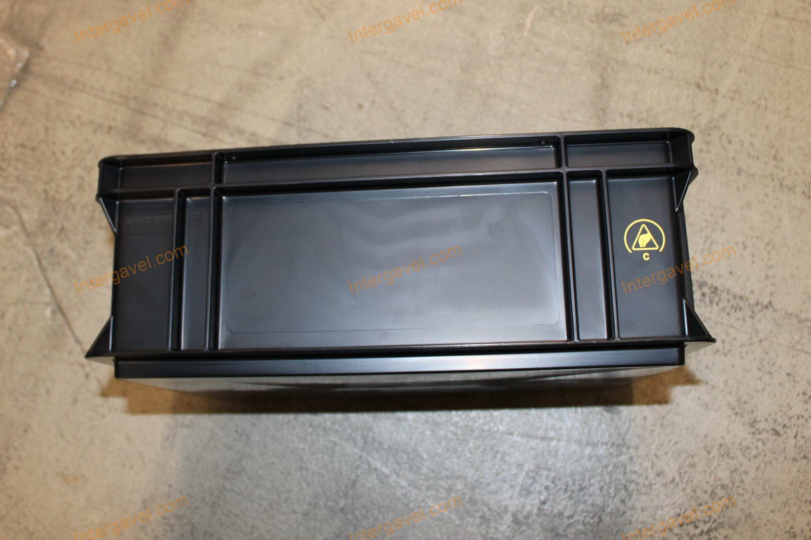 Műanyag láda - 400x300-145 7