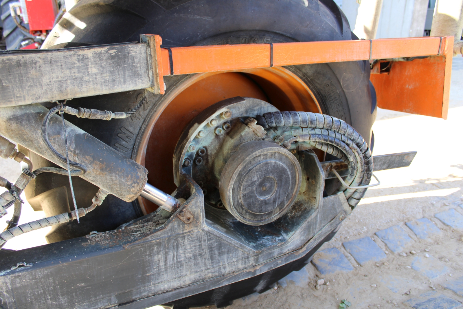 Pellenc 8590 szüretelő kombájn, szüretelő és permetező adapterrel 11