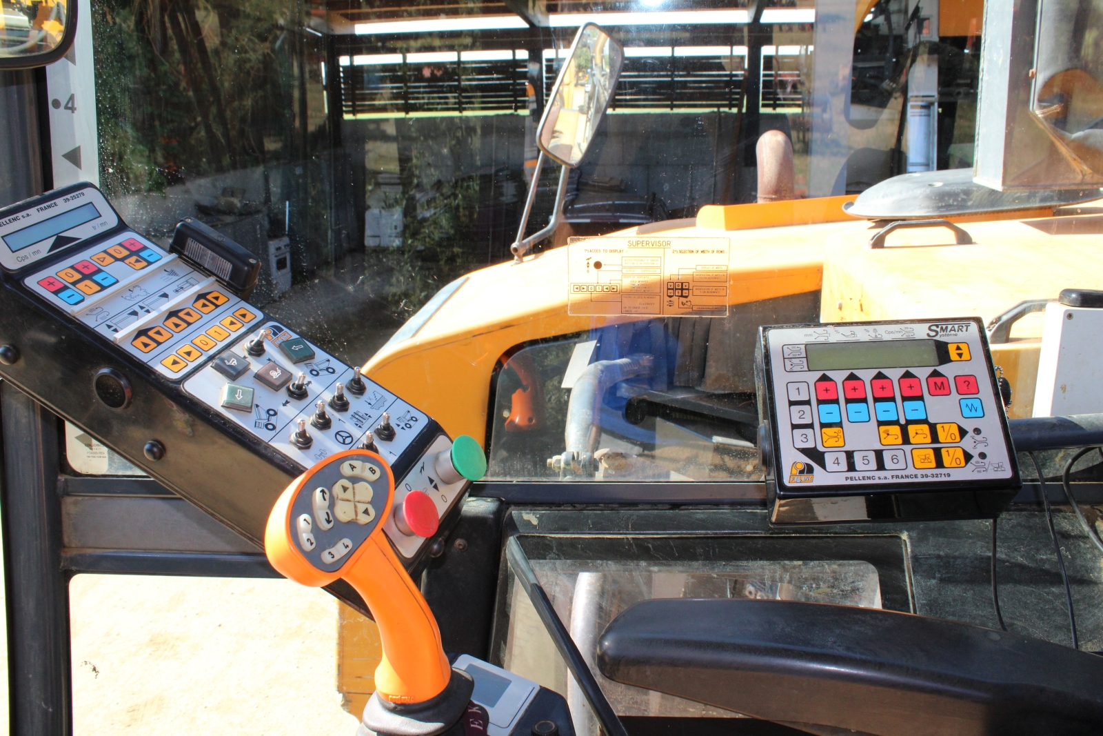 Pellenc 8590 szüretelő kombájn, szüretelő és permetező adapterrel 13