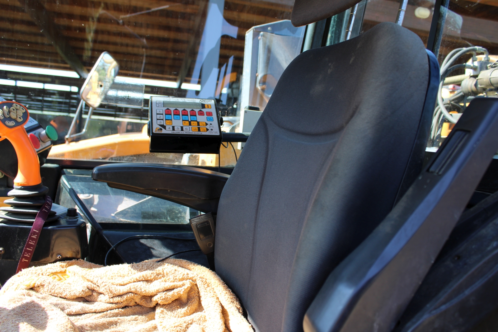 Pellenc 8590 szüretelő kombájn, szüretelő és permetező adapterrel 14