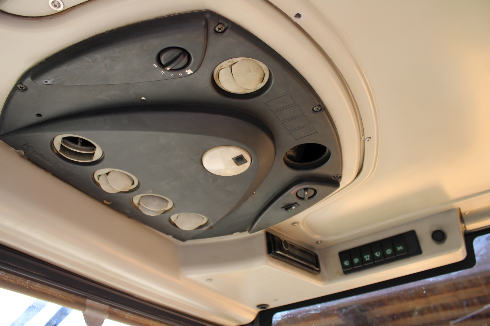 Pellenc 8590 szüretelő kombájn, szüretelő és permetező adapterrel 16