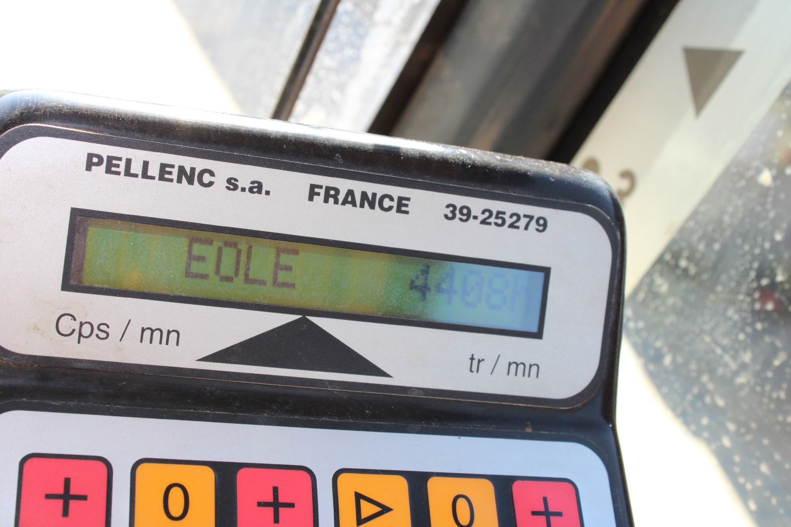 Pellenc 8590 szüretelő kombájn, szüretelő és permetező adapterrel 17