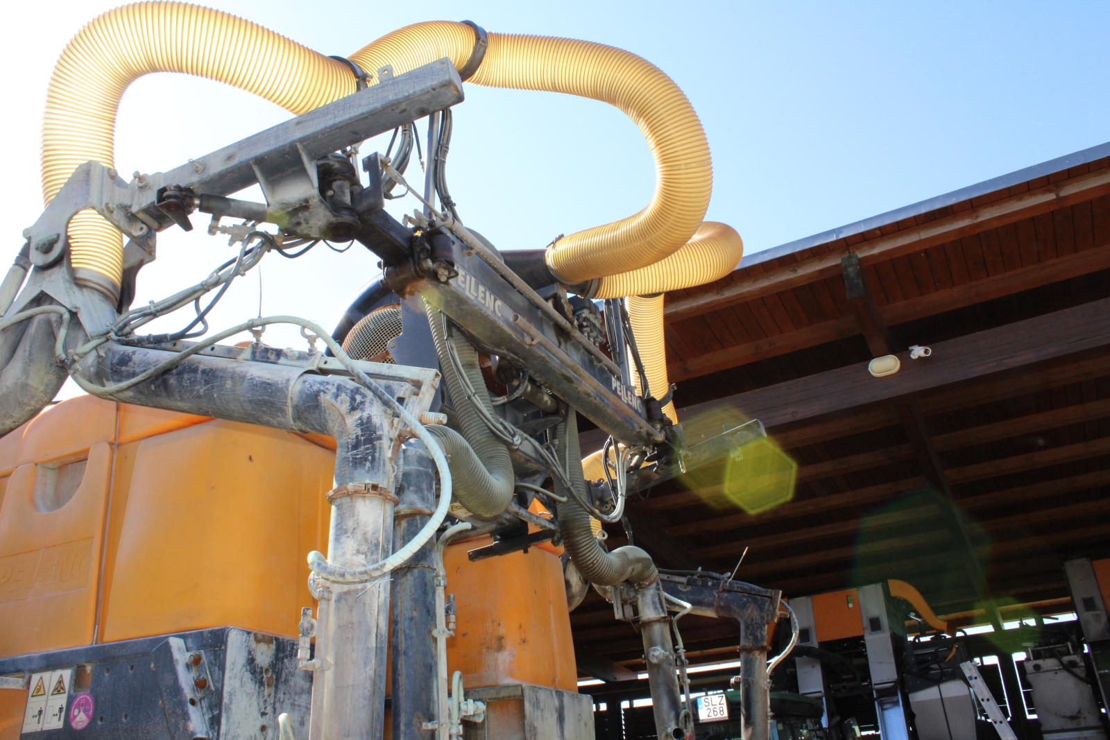 Pellenc 8590 szüretelő kombájn, szüretelő és permetező adapterrel 19