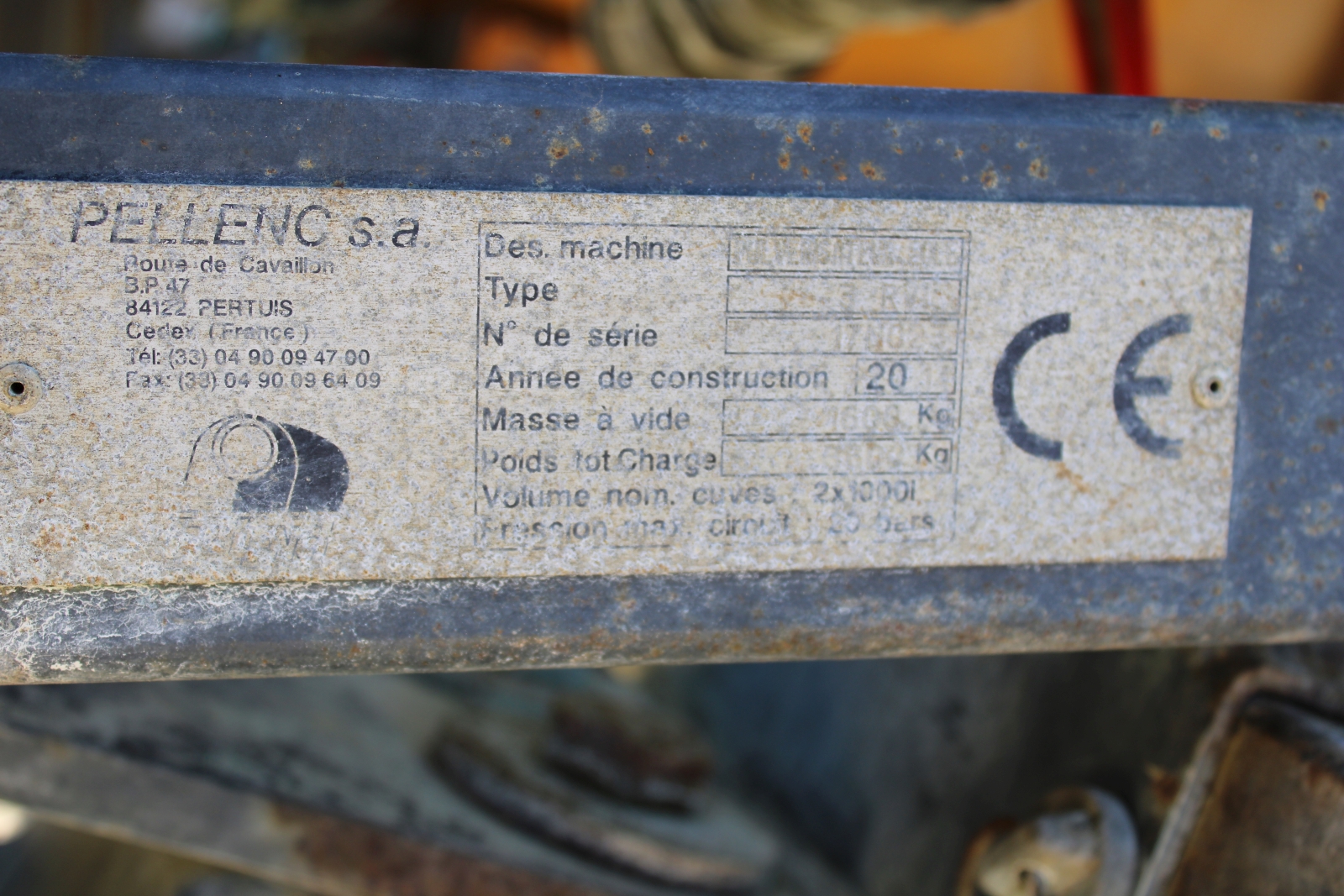 Pellenc 8590 szüretelő kombájn, szüretelő és permetező adapterrel 24