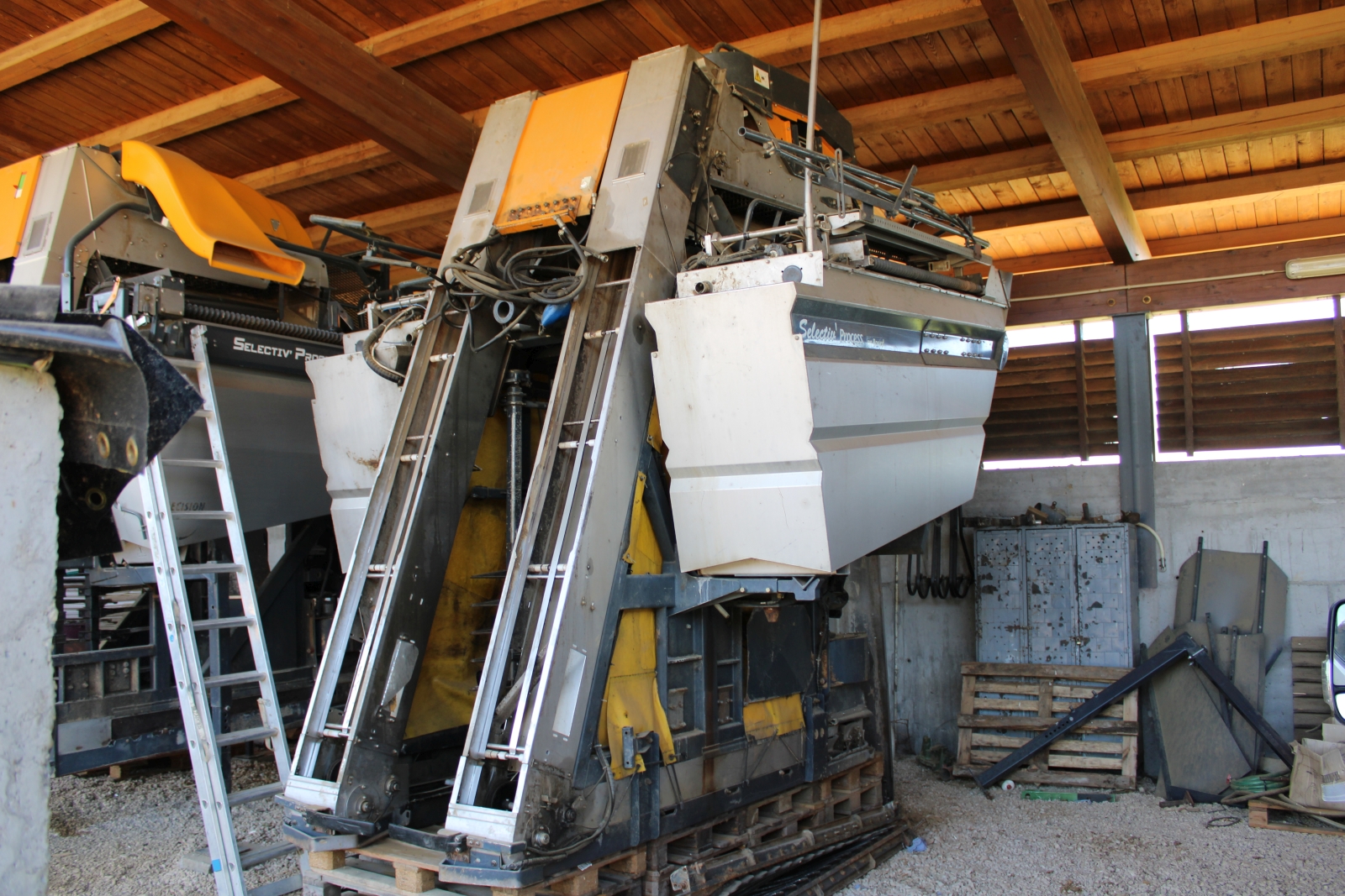 Pellenc 8590 szüretelő kombájn, szüretelő és permetező adapterrel 25