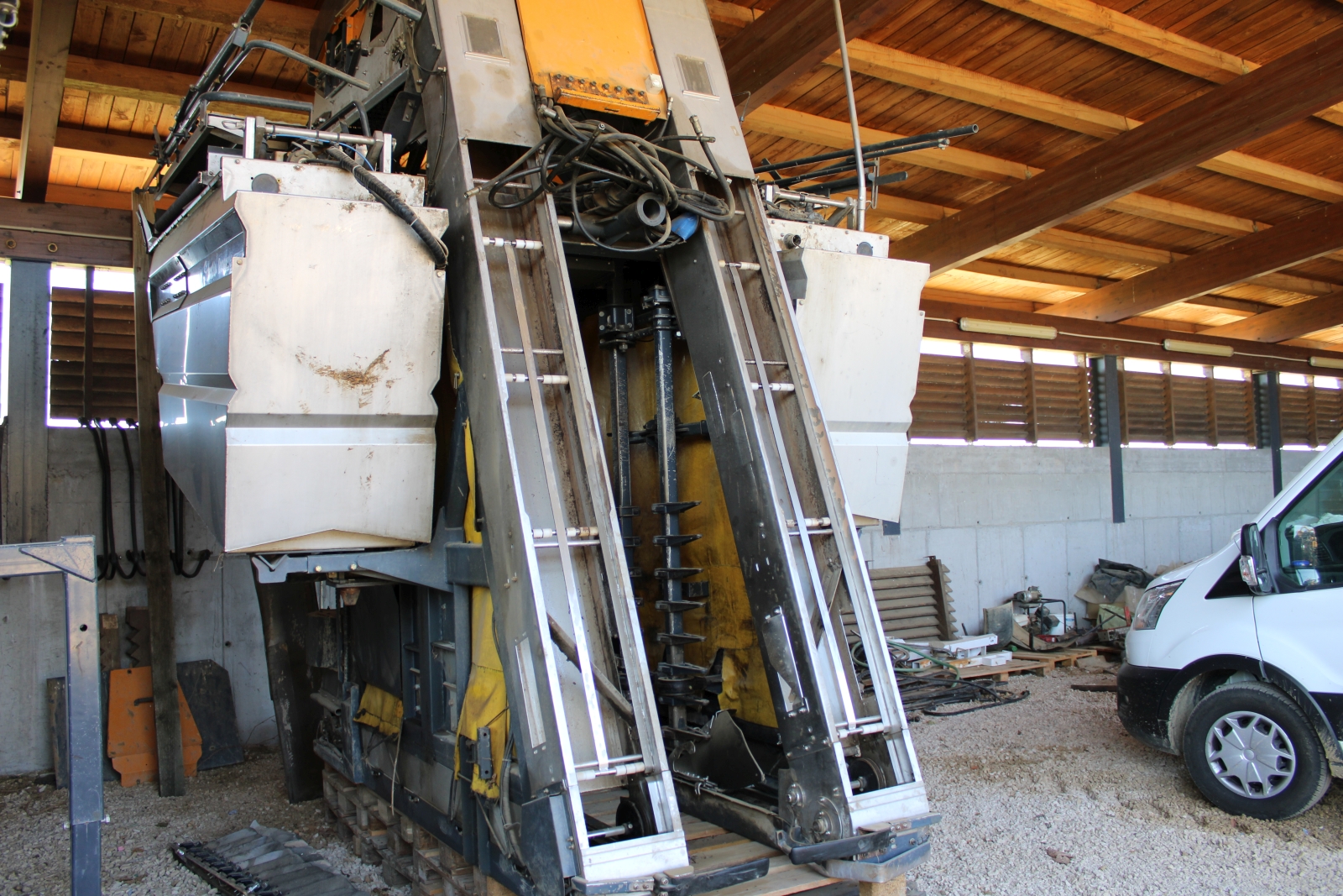 Pellenc 8590 szüretelő kombájn, szüretelő és permetező adapterrel 26