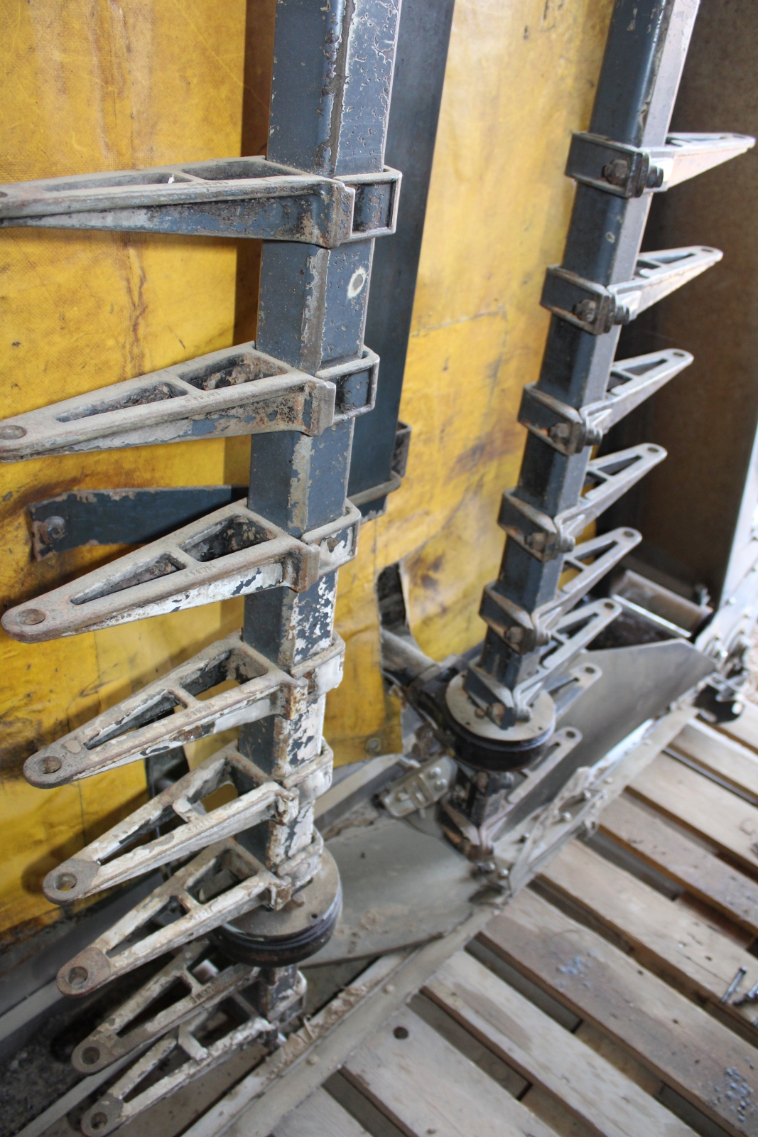 Pellenc 8590 szüretelő kombájn, szüretelő és permetező adapterrel 34