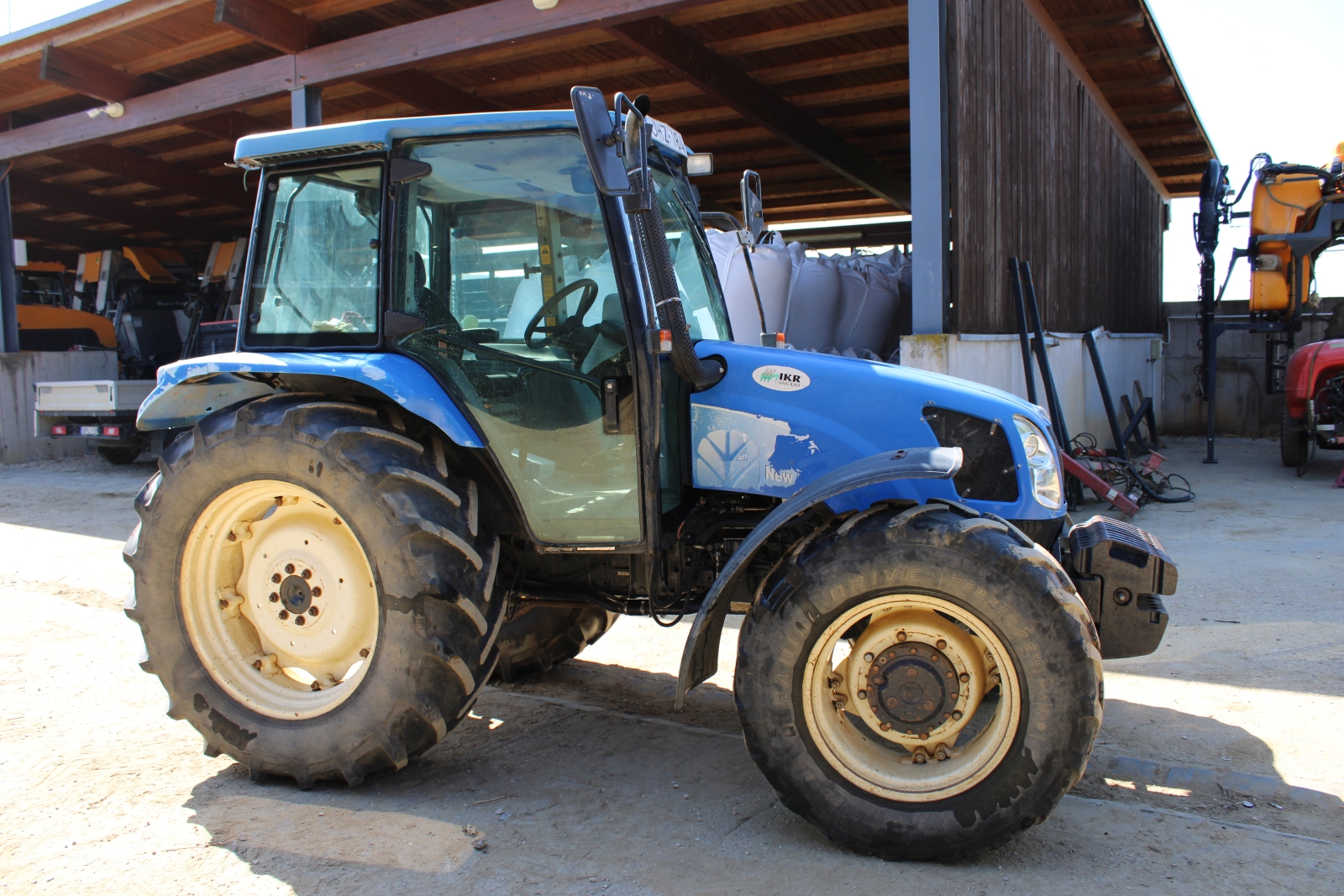 New Holland TL 90 A traktor 2