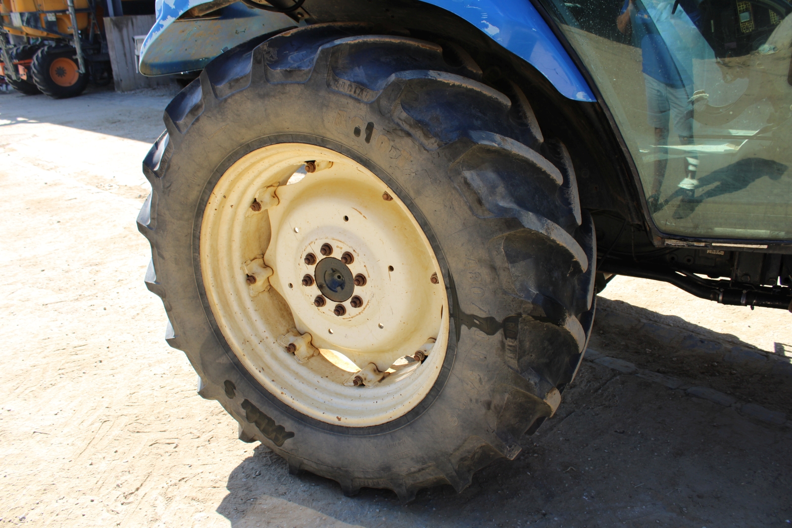 New Holland TL 90 A traktor 9