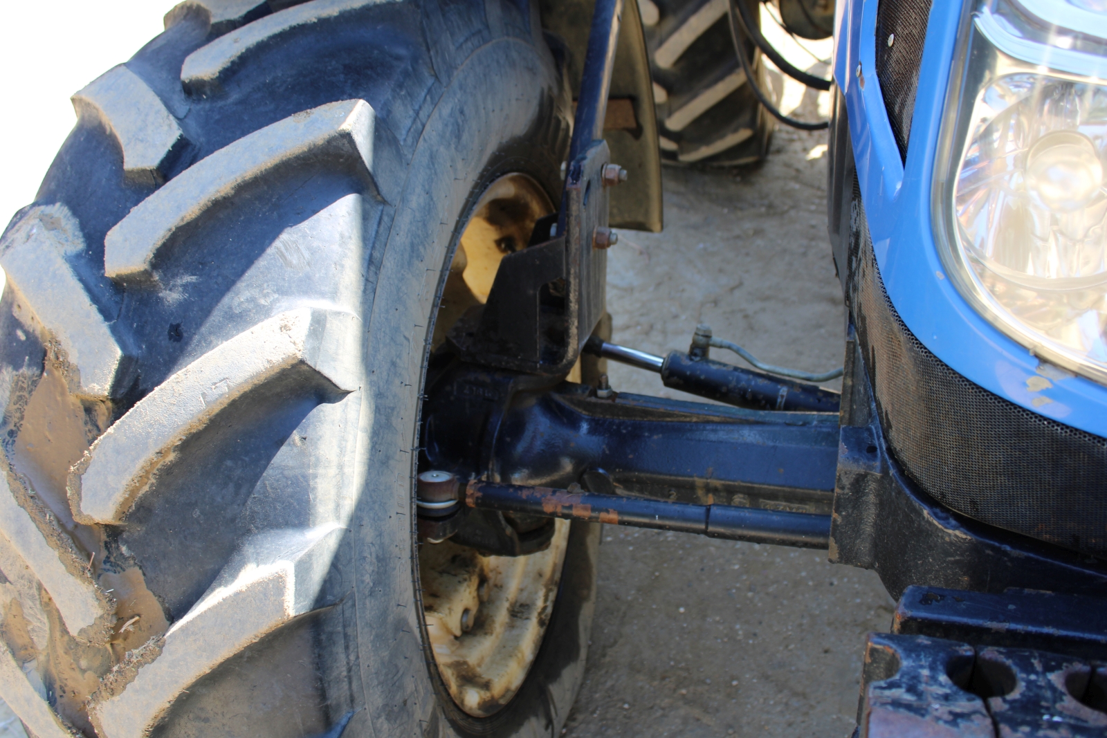 New Holland TL 90 A traktor 17