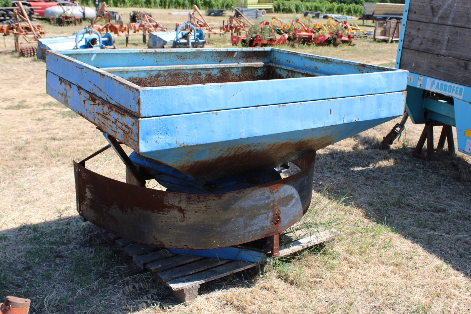 Röpítőtárcsás műtrágyaszóró 3