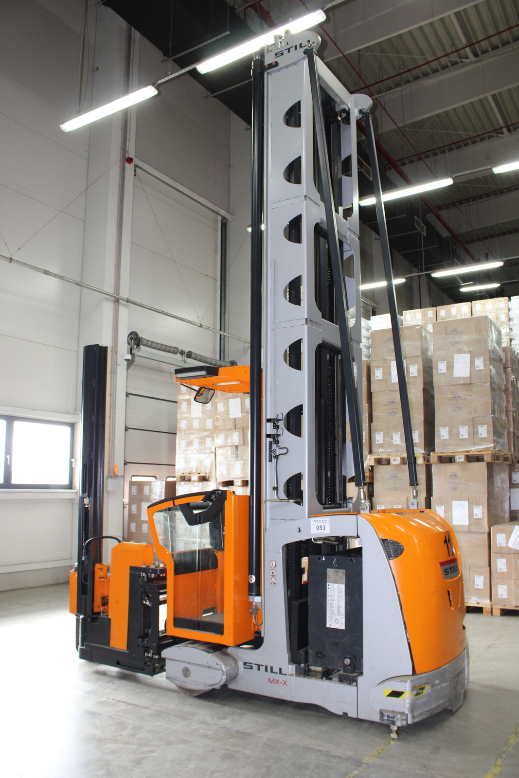 Keskenyfolyosós targonca