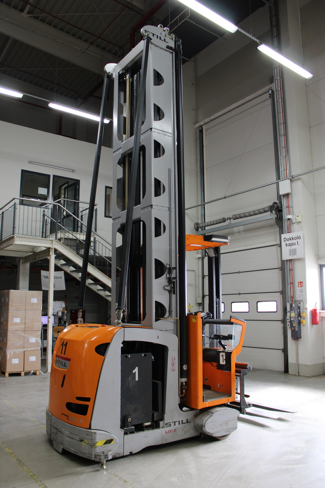 Keskenyfolyosós targonca 2