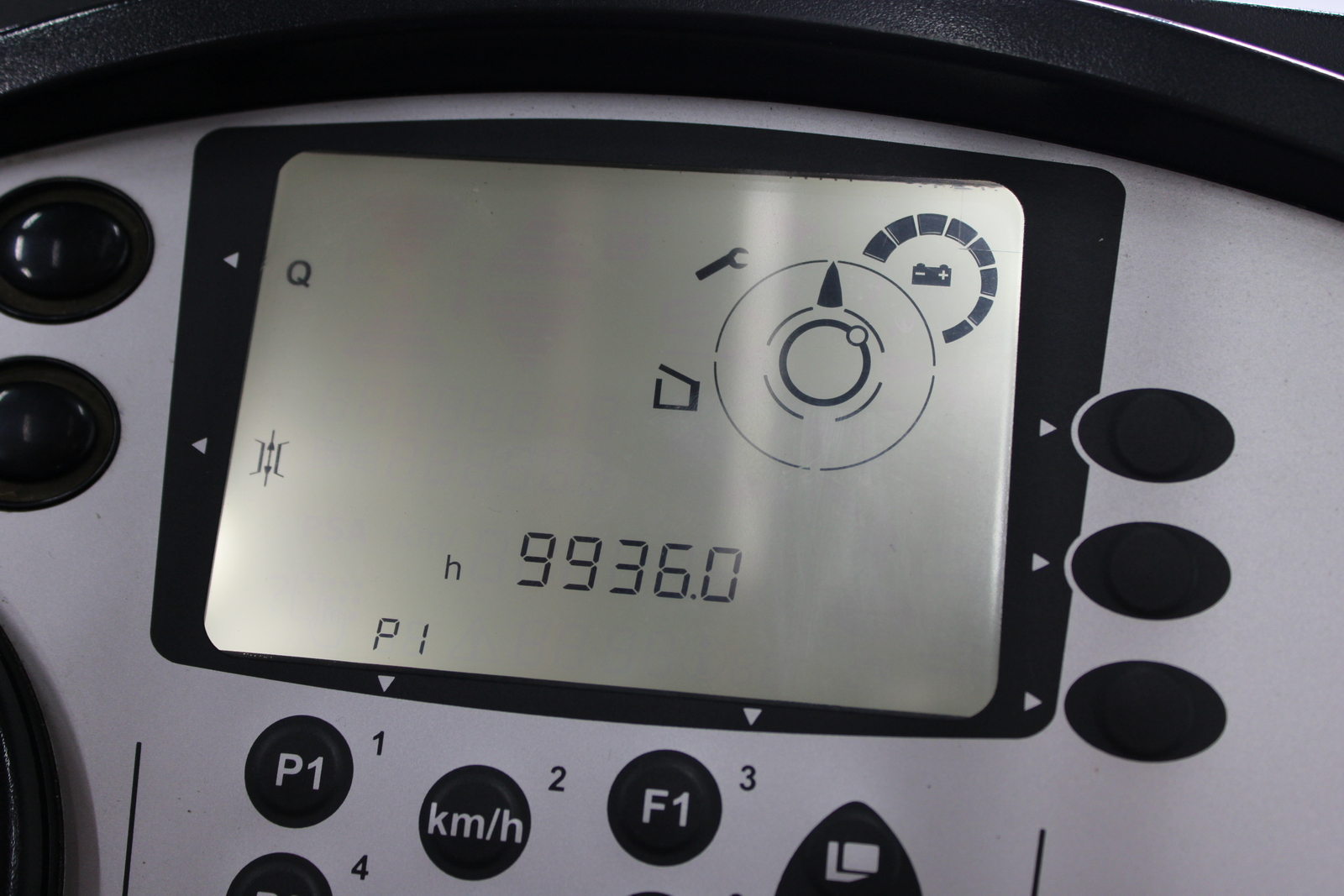 Keskenyfolyosós targonca 4