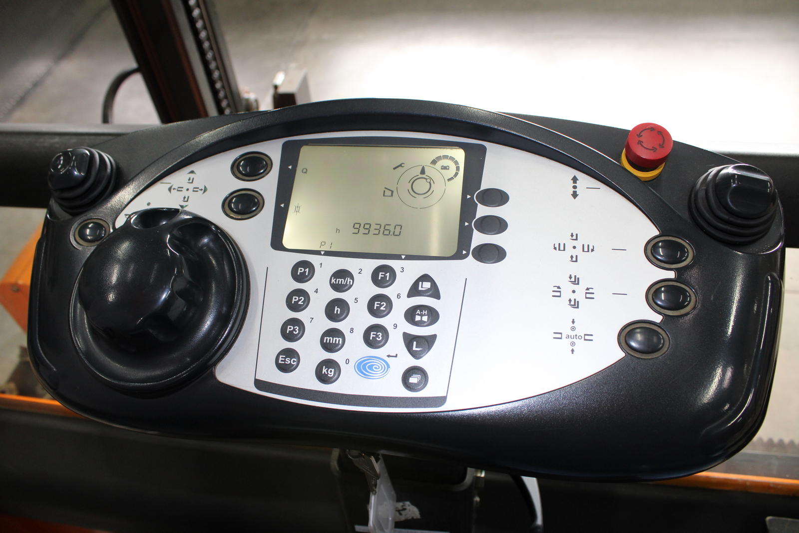 Keskenyfolyosós targonca 5