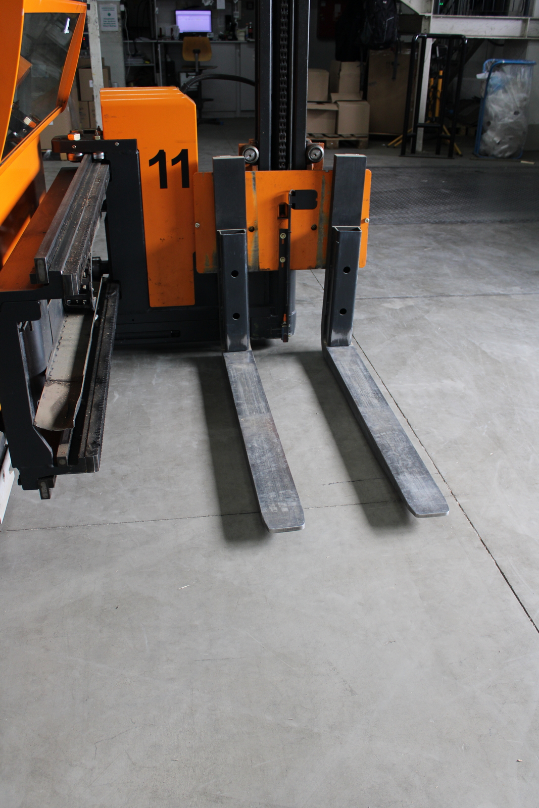 Keskenyfolyosós targonca 7