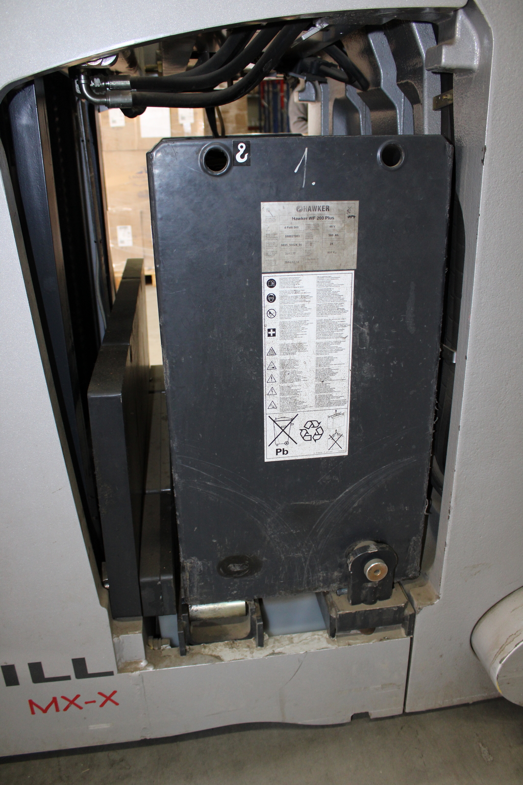 Keskenyfolyosós targonca 14