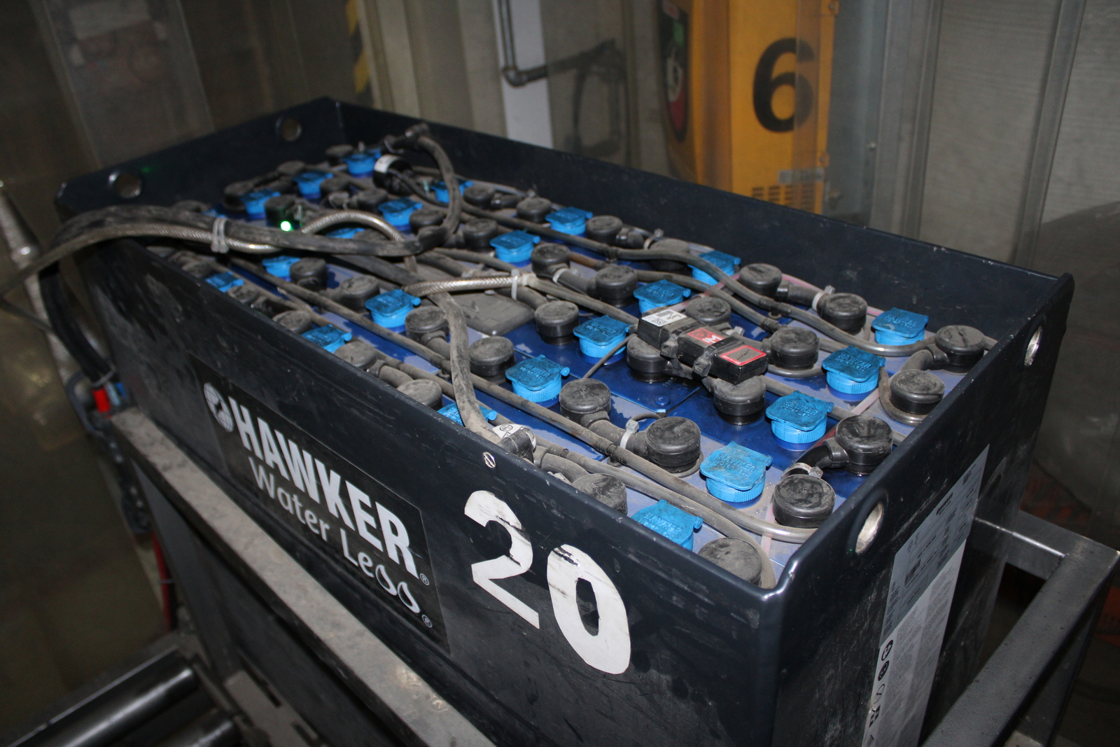 Keskenyfolyosós targonca 22