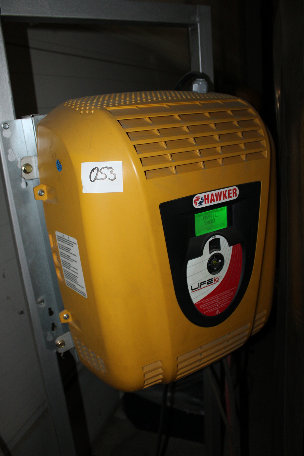 Keskenyfolyosós targonca 23