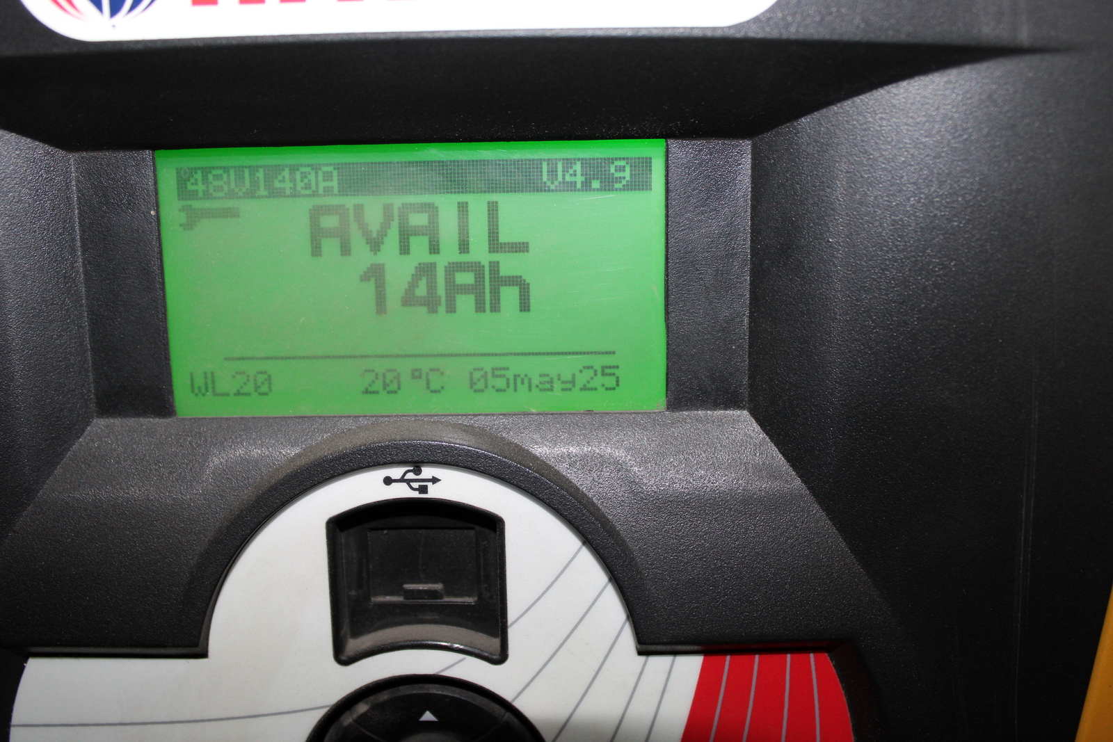 Keskenyfolyosós targonca 24