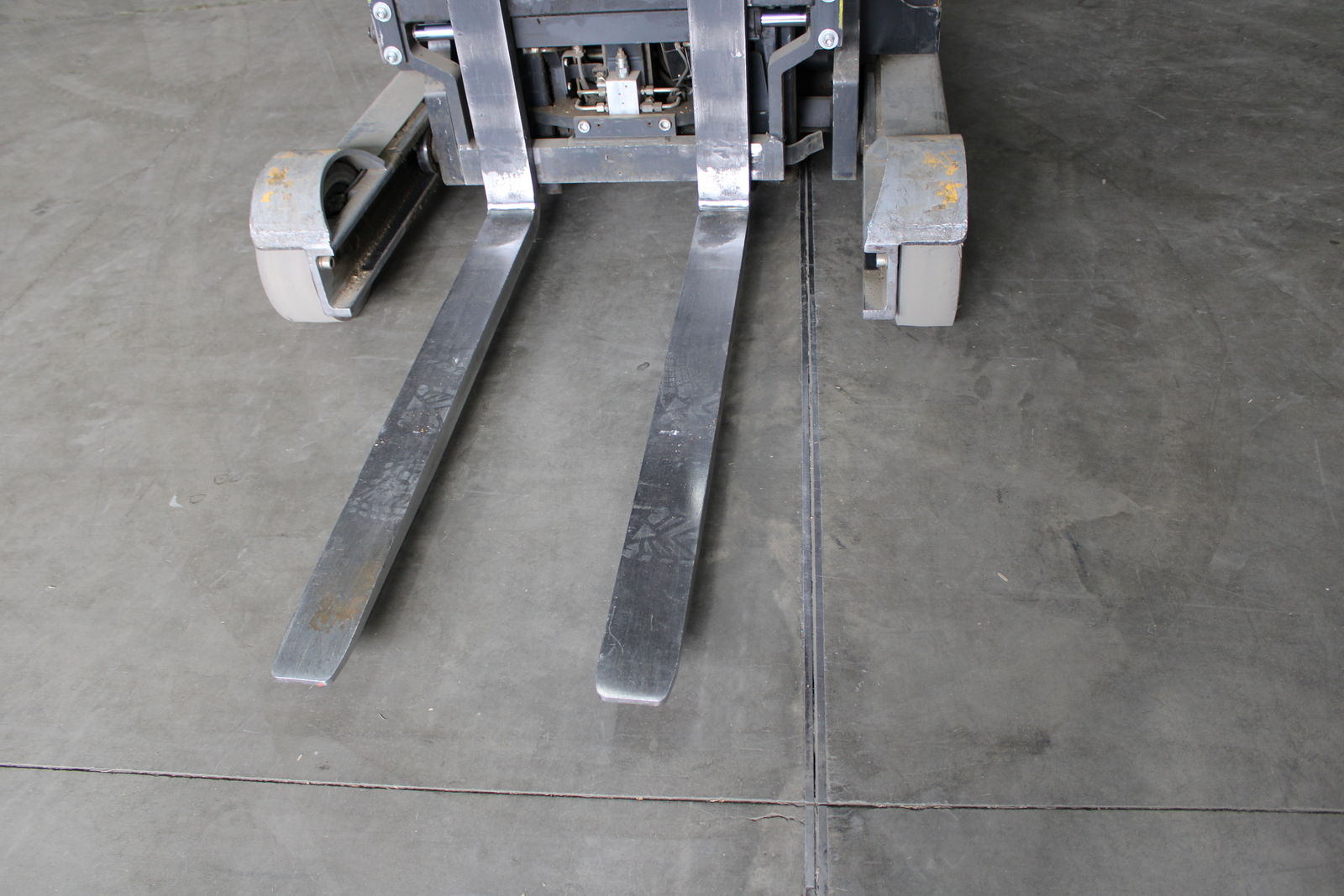 Vezetőüléses targonca 8