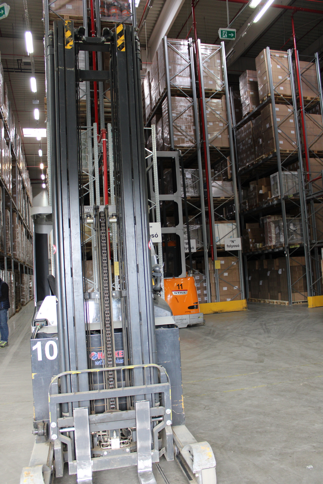 Vezetőüléses targonca 9