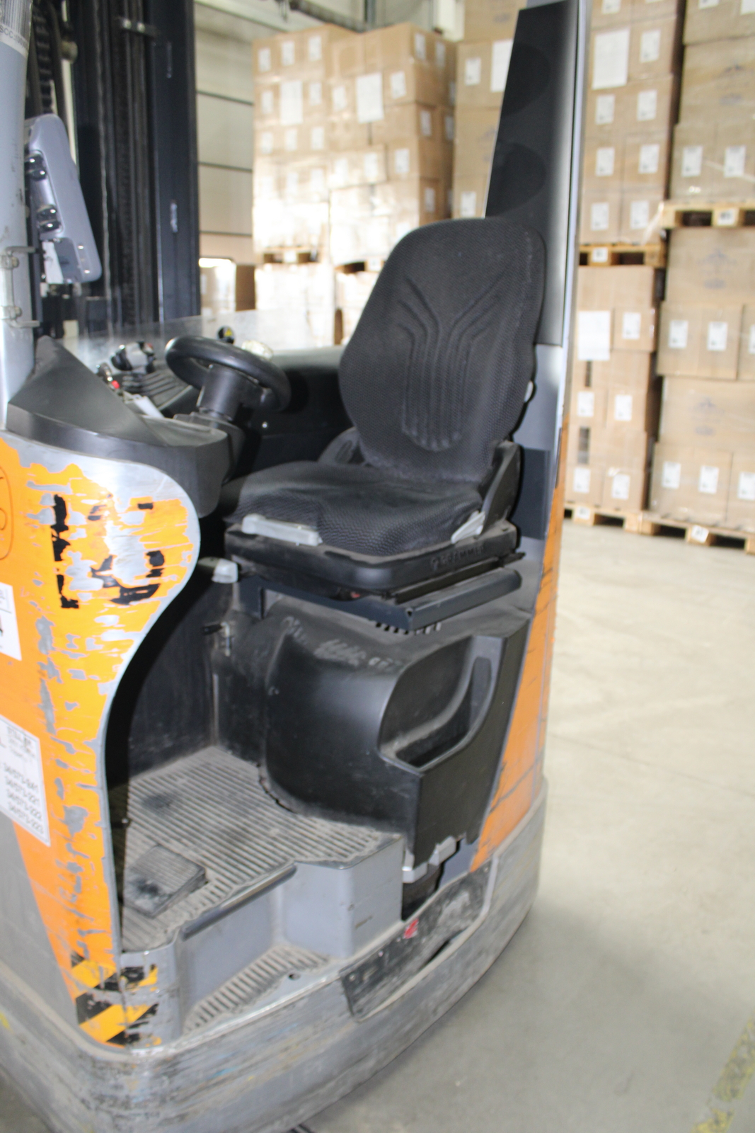 Vezetőüléses targonca 11