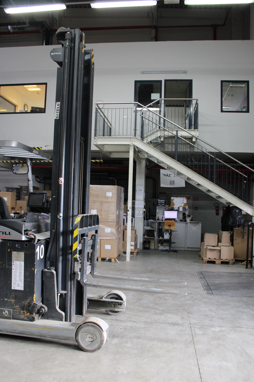 Vezetőüléses targonca 12