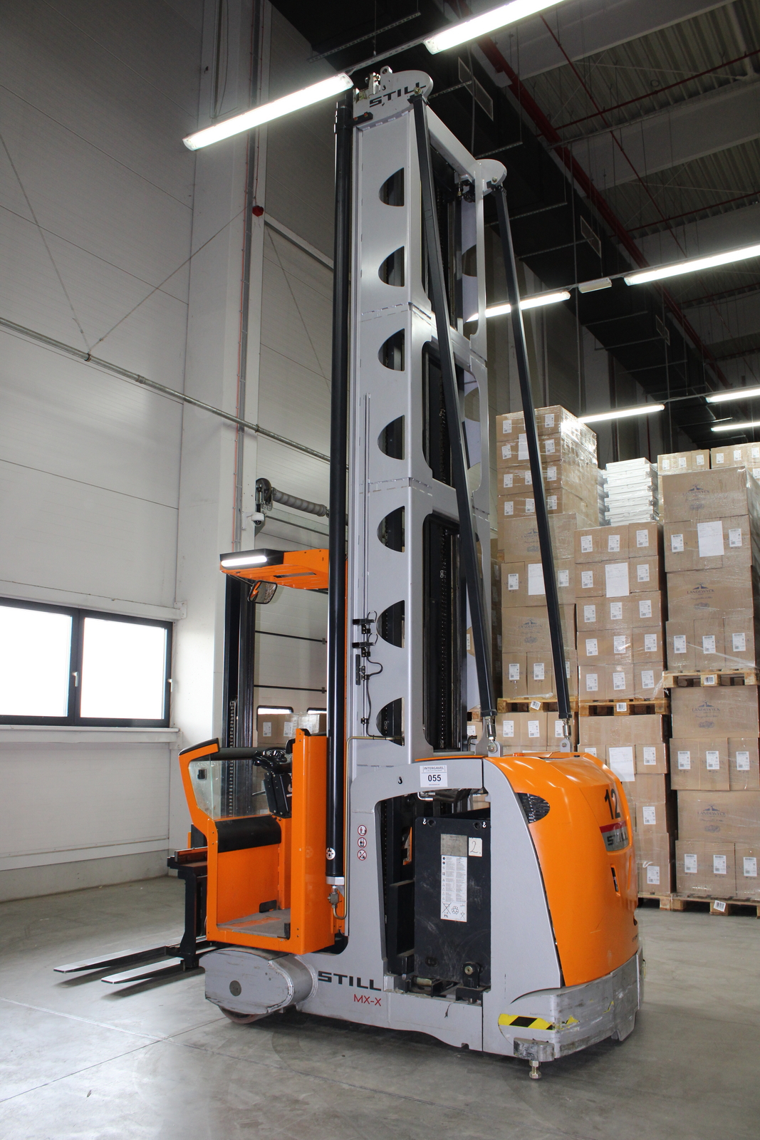 Keskenyfolyosós targonca