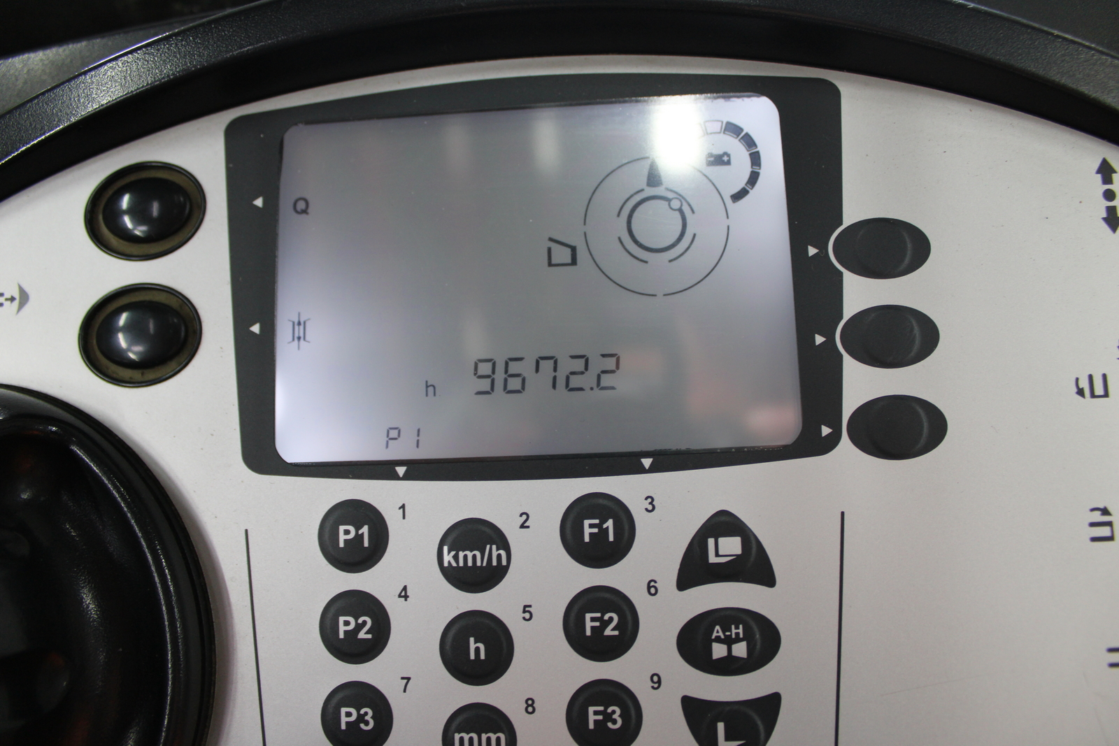 Keskenyfolyosós targonca 3