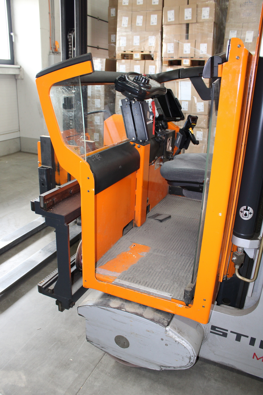 Keskenyfolyosós targonca 5