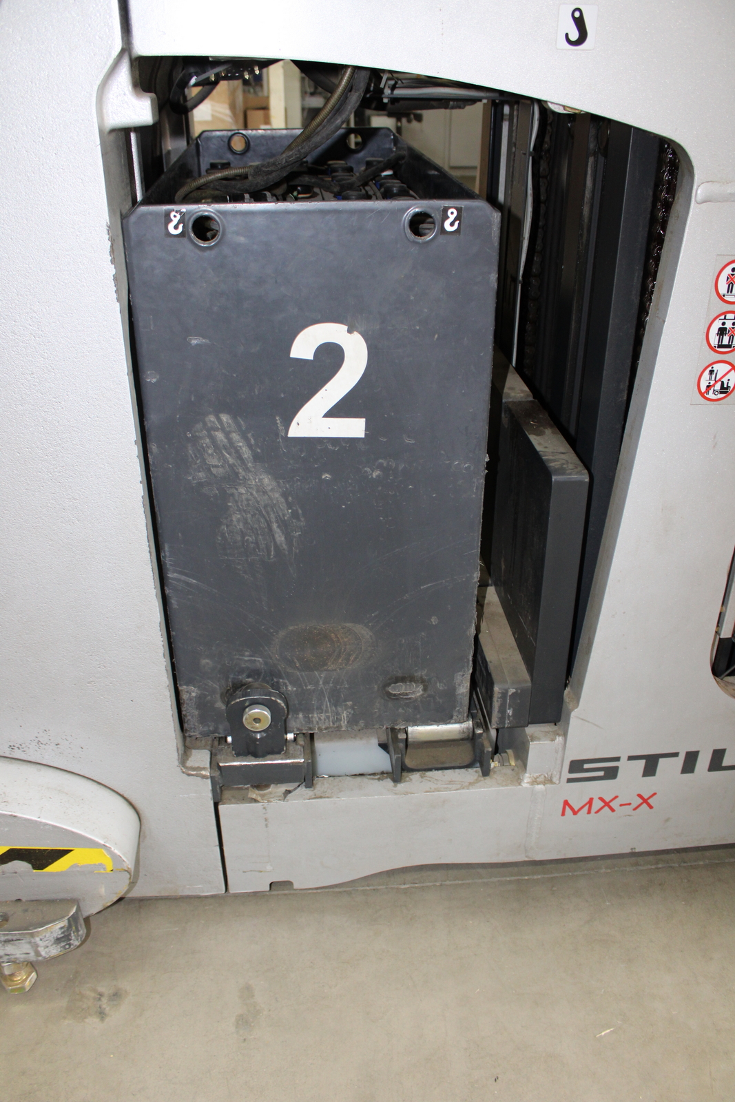 Keskenyfolyosós targonca 7