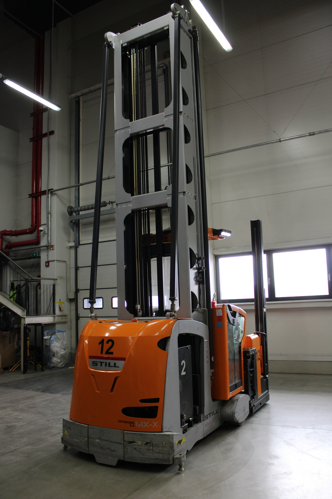 Keskenyfolyosós targonca 8