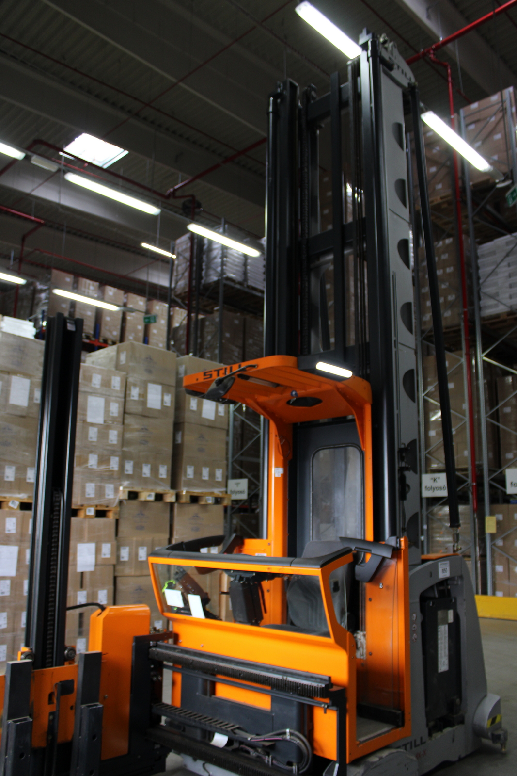 Keskenyfolyosós targonca 9