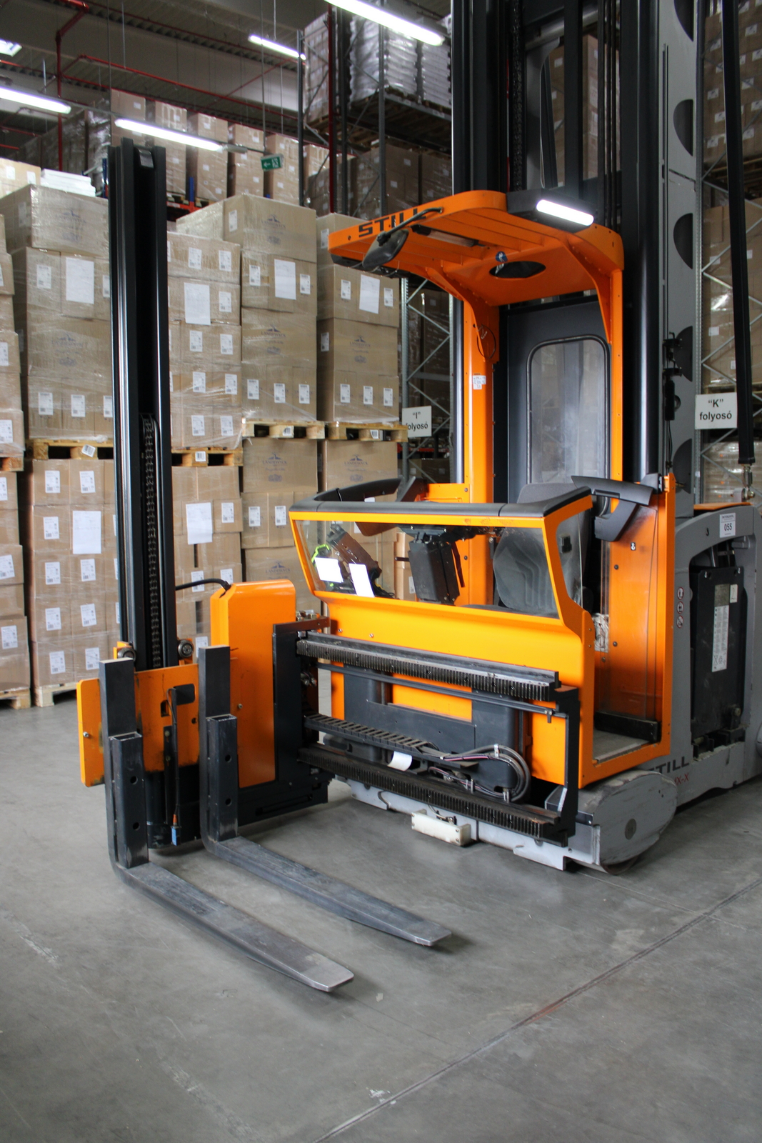 Keskenyfolyosós targonca 10