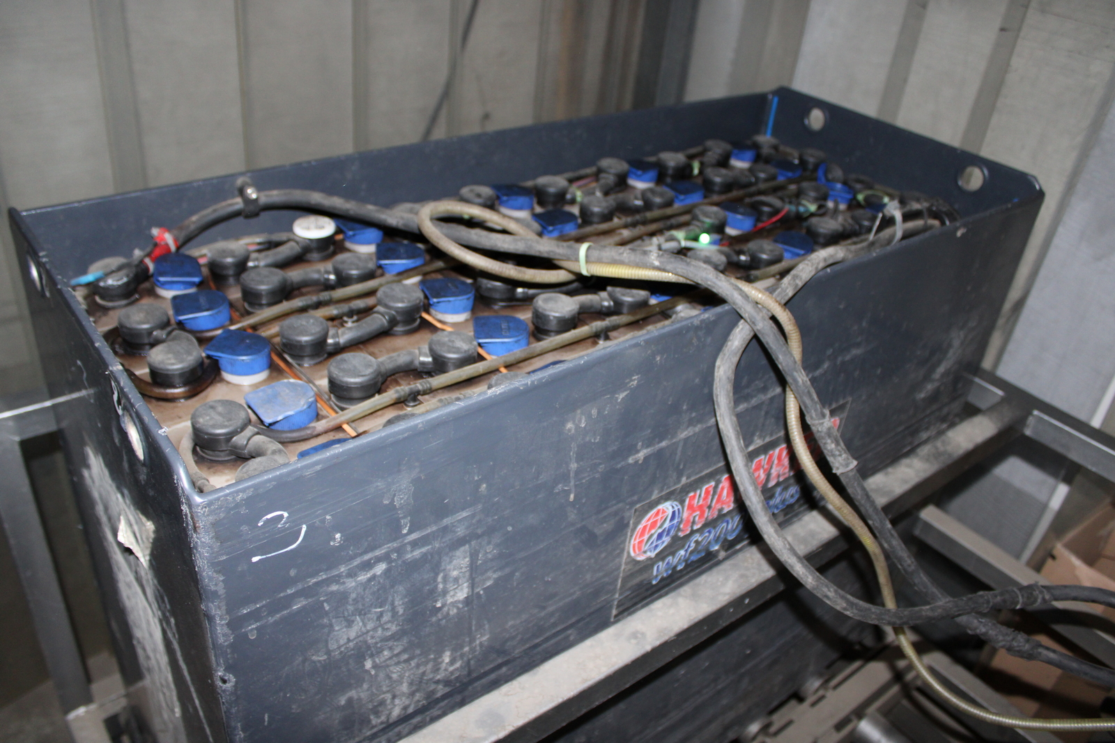 Keskenyfolyosós targonca 16