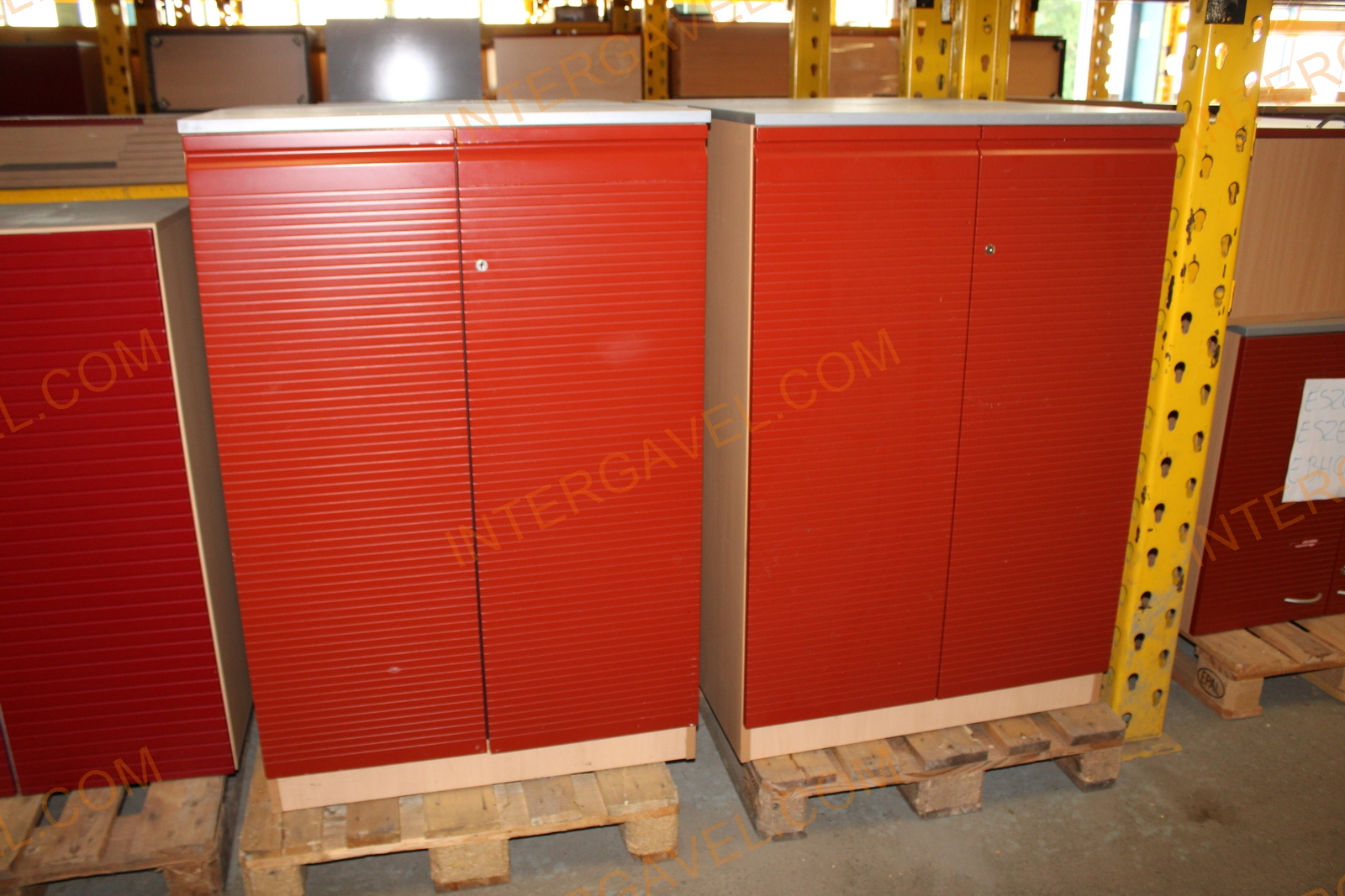 Shelf cabinet (red door-gray/beech top part-3 file rows)