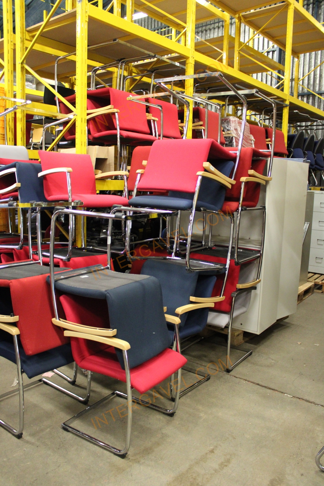 Tárgyalószék (piros-fakarfás) 4