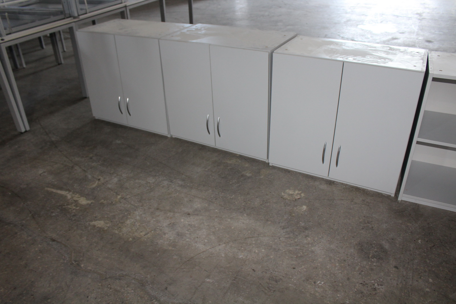 Szekrények és polc 3