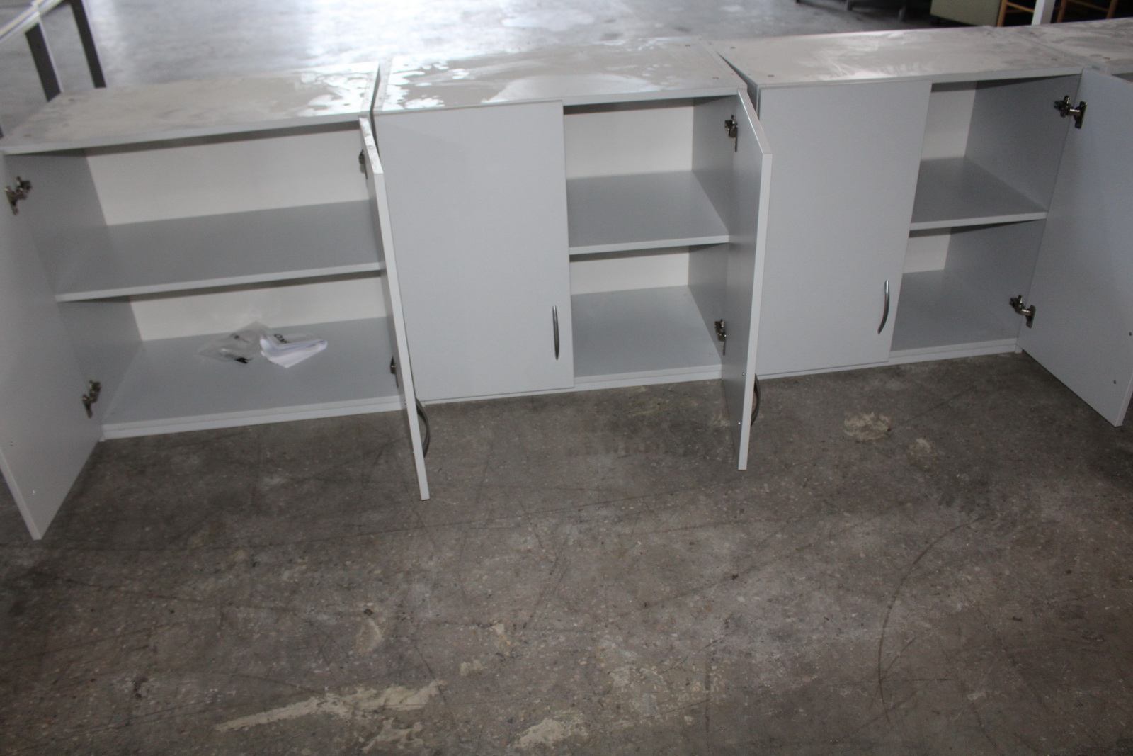 Szekrények és polc 4