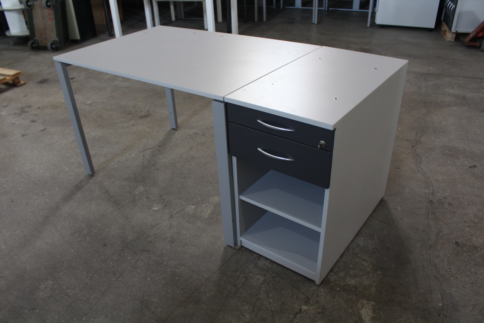 Íróasztal és Konténer(2 fiókkal) 2