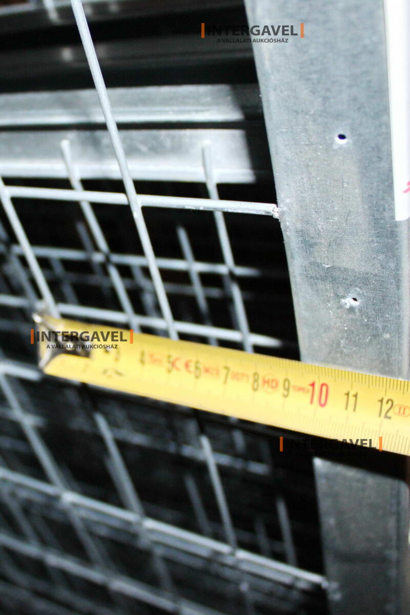 Vegyes hátfalrács 15