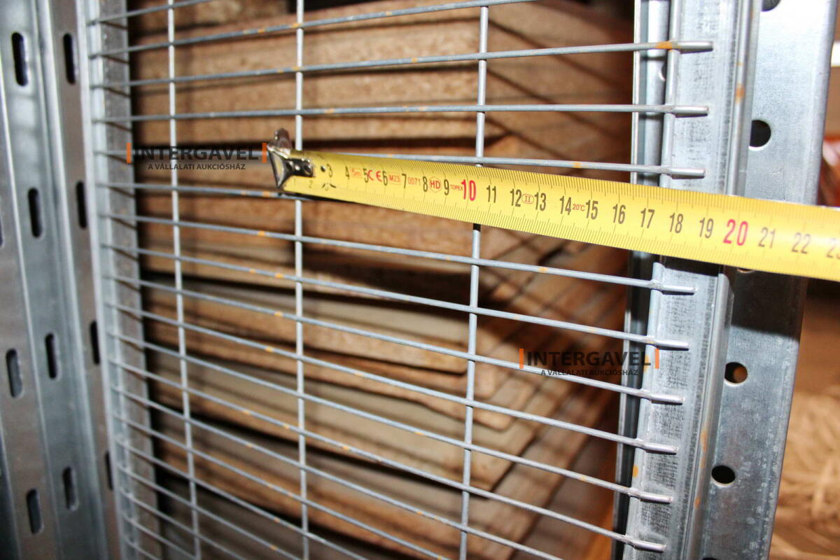 Vegyes hátfalrács 18