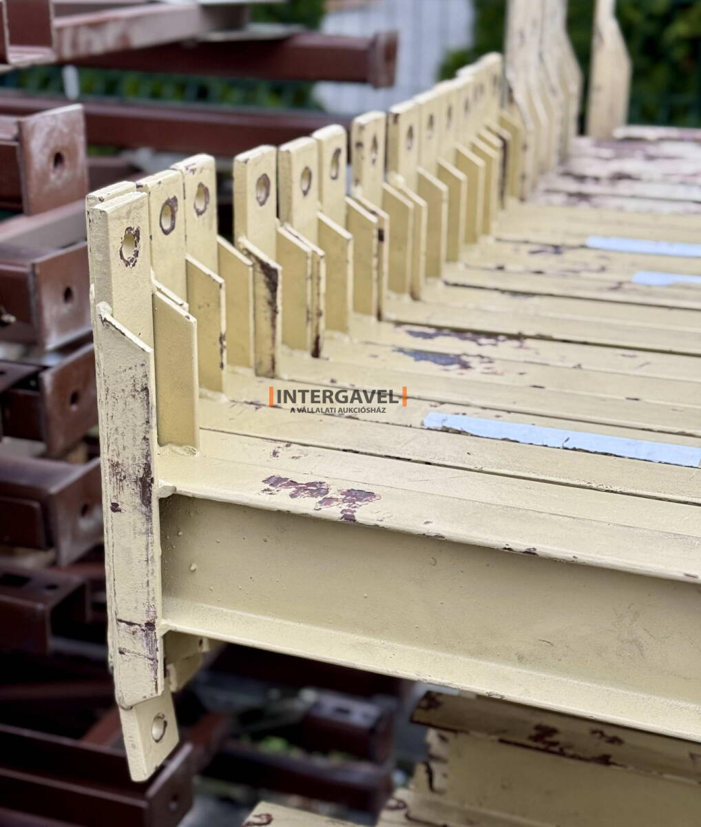 Raklapos állvány 12